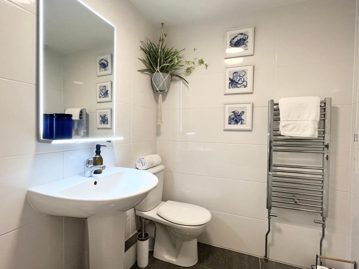 Apres Beach Apartment Sleeps 4 Penzance Buitenkant foto