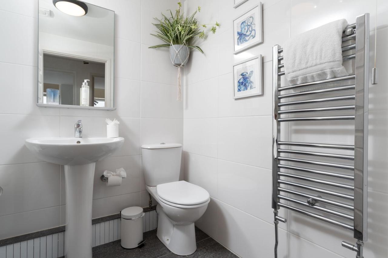 Apres Beach Apartment Sleeps 4 Penzance Buitenkant foto