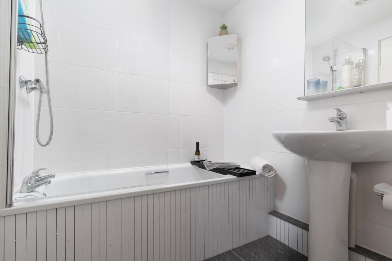 Apres Beach Apartment Sleeps 4 Penzance Buitenkant foto